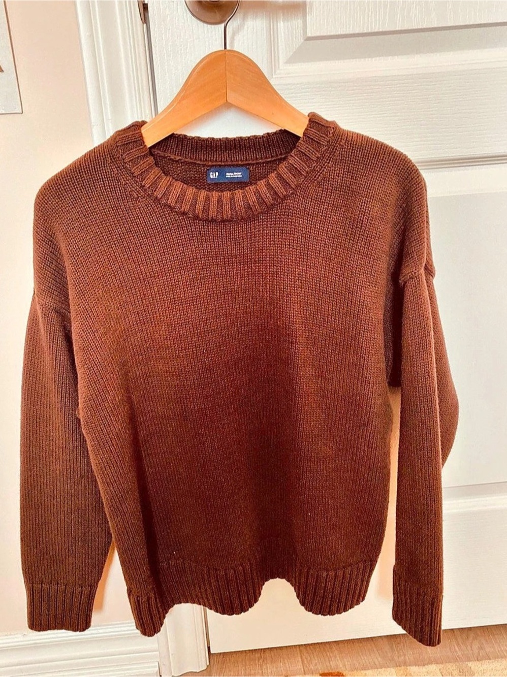 GAP 100% cotton chocolate brown crewneck small